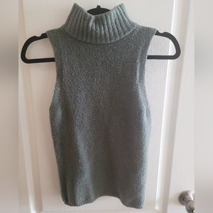 Sleevless Turtleneck